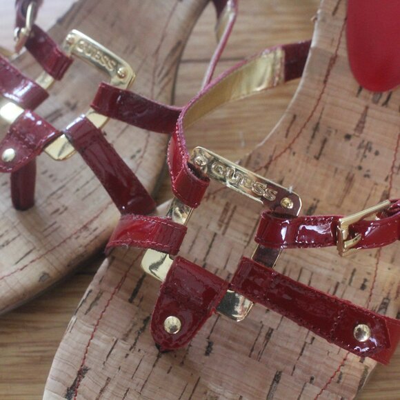 Guess Patent Leather Wood Detail Gold Hardware Strappy Thong Heels Size 10 - Picture 4 of 4